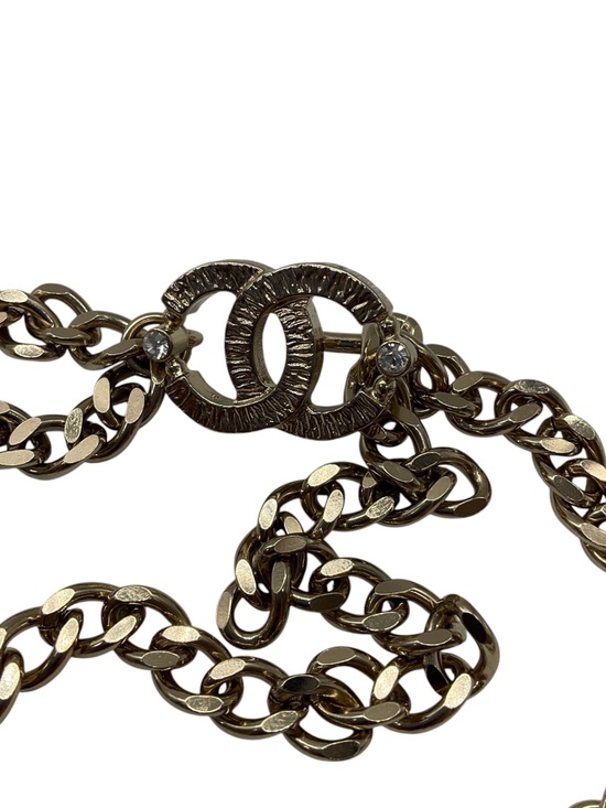 CHANEL RARE 2005 ROSE QUARTZ STONE EMBELLISHED CC LOGO PENDANT GOLD CHAIN BELT main image 5